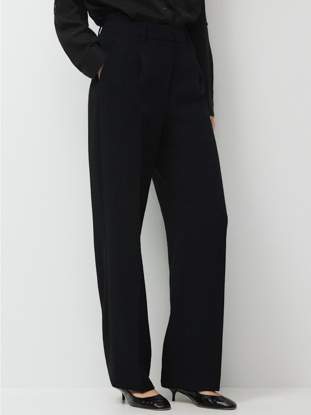Aritzia Black effortless pants
